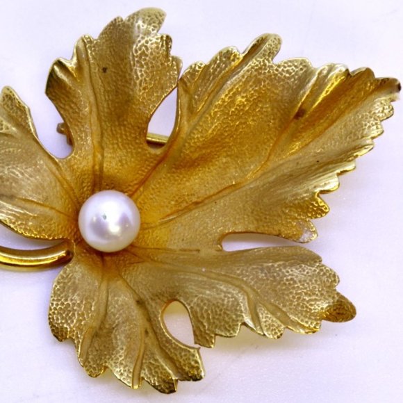 Tiffany & Co. | Jewelry | Tiffany Co 4k Yellow Gold Maple Leaf